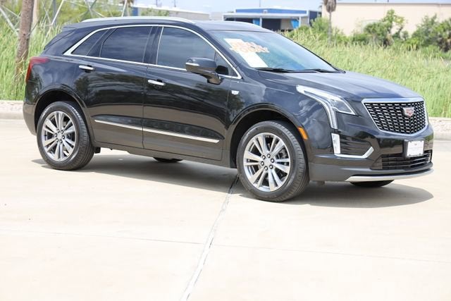 2024 Cadillac XT5 Premium Luxury in Stellar Black Metallic — front three-quarter view